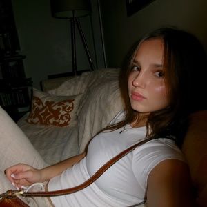 Meet your Posher, Claudia